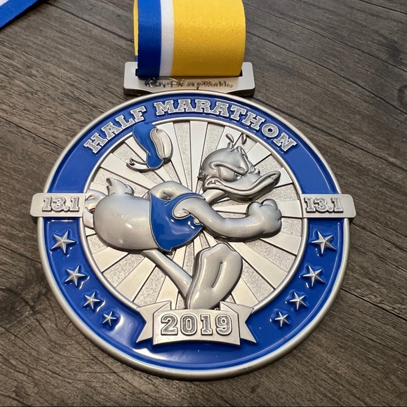 RunDisney Half Marathon 2019 Donald Medal - Picture 2 of 2